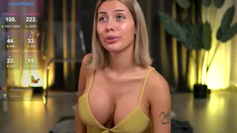 Isabella online show from December 3, 9:00 am