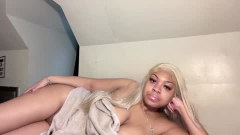 Snapshot of aunyxxx chatting on February 8, 6:44 pm aunyxxx online show from February 8, 6:44 pm