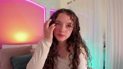 Aurora online show from December 18, 7:41 pm