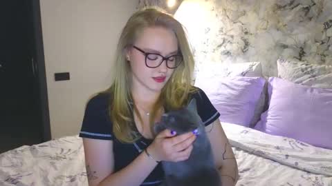 Snapshot of aurora_golden chatting on September 18, 4:38 pm Kate online show from September 18, 4:38 pm