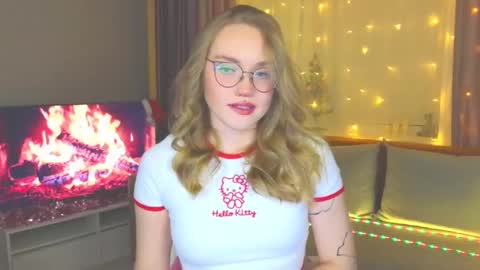 Snapshot of aurora_golden chatting on January 10, 3:48 pm Kate online show from January 10, 3:48 pm