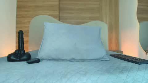 auroraa_miller online show from April 24, 3:09 am