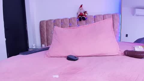 auroraa_miller online show from December 22, 1:14 pm