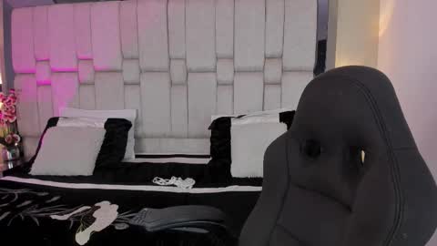 Aurora  online show from October 27, 8:47 pm