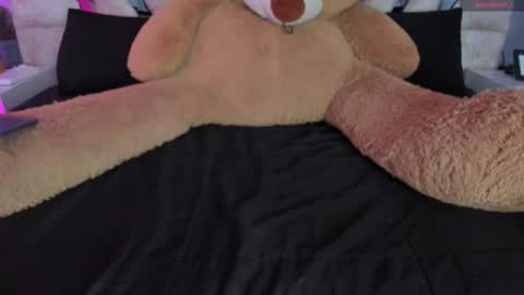 Aurora  online show from March 29, 7:57 pm