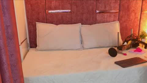 aurora online show from February 9, 8:22 pm