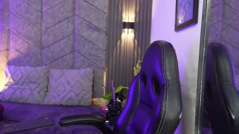 aurora online show from February 3, 7:18 pm