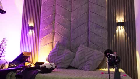 aurora online show from February 11, 8:32 pm