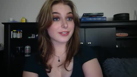 auroralightz1 online show from March 4, 1:01 am