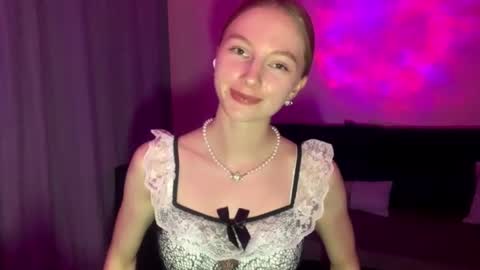 Annie online show from September 9, 6:30 pm