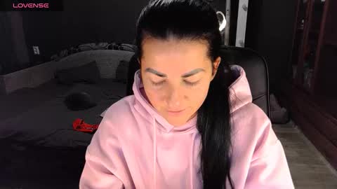 Ava online show from December 3, 1:35 pm