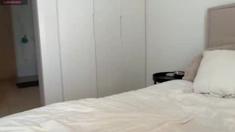 Ava  online show from December 17, 11:53 pm