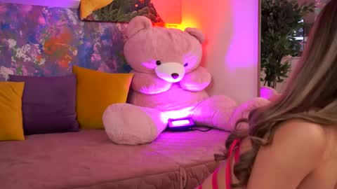 Ava online show from April 22, 9:45 pm