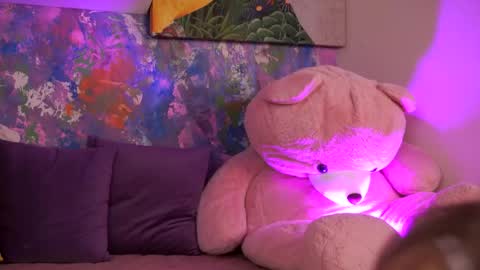 Ava online show from April 21, 8:05 pm