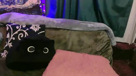 raven blue online show from September 17, 11:30 am