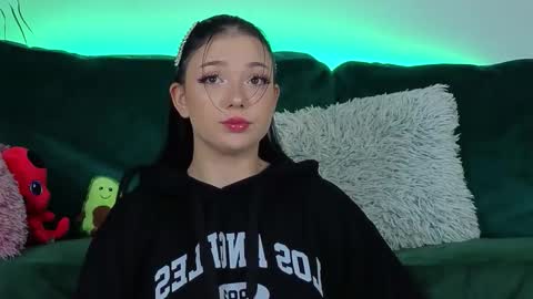 AveryWillow online show from September 25, 5:06 am