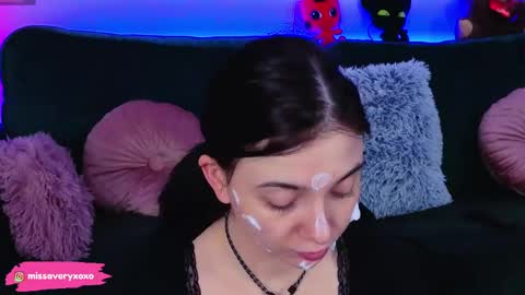 AveryWillow online show from April 5, 12:31 am