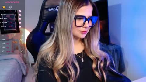 Snapshot of avrill_morgan chatting on October 1, 10:48 pm Avrill Morgan online show from October 1, 10:48 pm