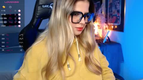 Snapshot of avrill_morgan chatting on March 5, 8:01 pm Avrill Morgan online show from March 5, 8:01 pm