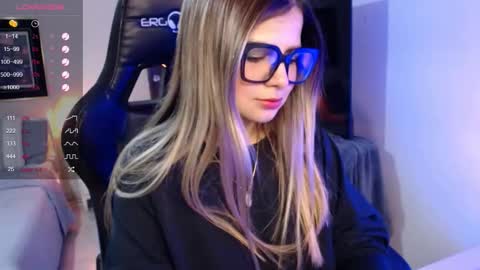 Snapshot of avrill_morgan chatting on October 12, 8:33 pm Avrill Morgan online show from October 12, 8:33 pm