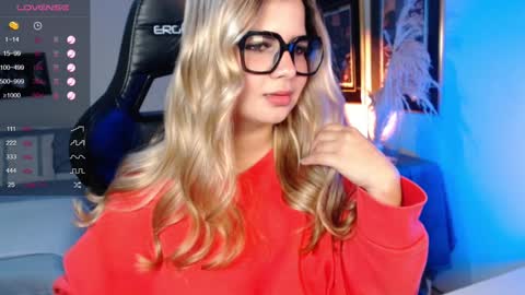 Snapshot of avrill_morgan chatting on December 3, 6:49 pm Avrill Morgan online show from December 3, 6:49 pm