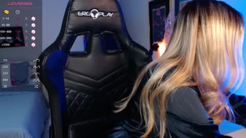 Snapshot of avrill_morgan chatting on February 9, 5:33 pm Avrill Morgan online show from February 9, 5:33 pm