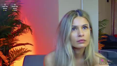 AVRILL CYRUX online show from November 15, 11:44 am