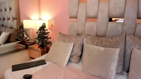 Avril  online show from November 29, 12:42 pm