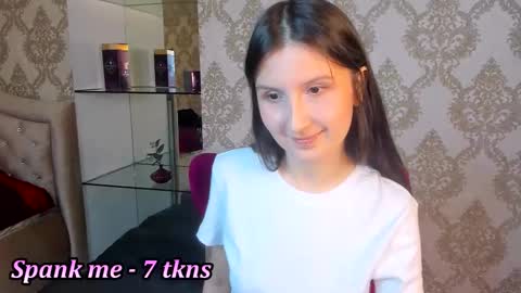 Snapshot of avrora_shy_ chatting on October 16, 7:33 am Avrora online show from October 16, 7:33 am