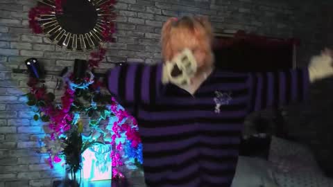 Awi online show from December 3, 9:06 pm