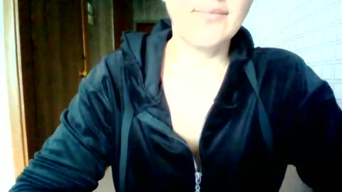 awesomeladyy online show from June 13, 7:50 am