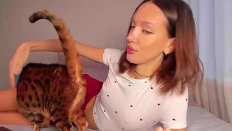 Awgustina online show from December 3, 8:38 am