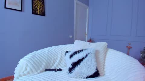 Ella online show from April 25, 4:15 am