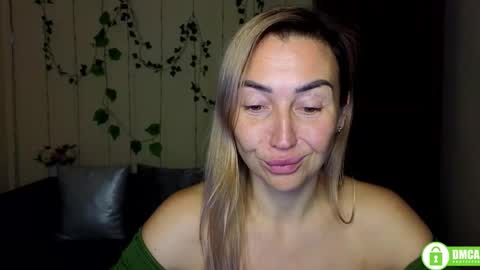 Jully online show from December 2, 6:43 pm