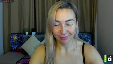 Jully online show from December 1, 6:32 pm