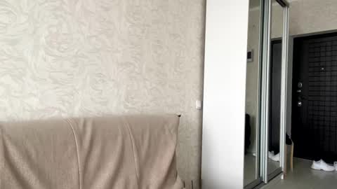 Snapshot of ayaderen chatting on February 19, 6:44 am  im Aya welcome to my room  online show from February 19, 6:44 am