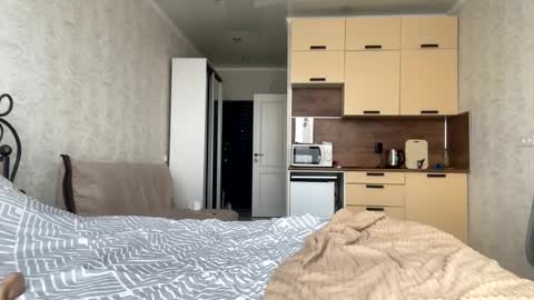 Snapshot of ayaderen chatting on February 16, 10:10 am  im Aya welcome to my room  online show from February 16, 10:10 am