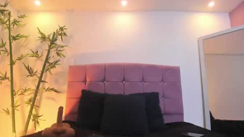 ayira_caramel online show from April 23, 11:50 am