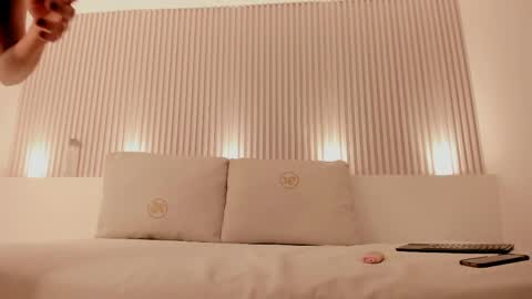 Ayla  online show from April 25, 7:55 pm