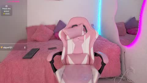 A L A N I I online show from June 18, 3:06 pm