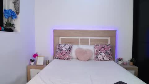 Aylin Ross online show from December 17, 8:35 pm