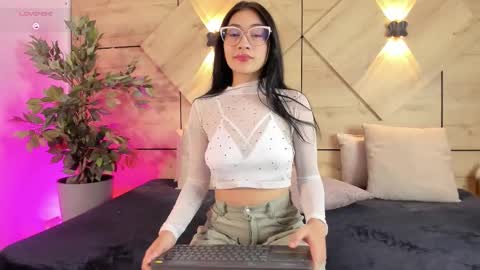 Snapshot of aylin_rousse chatting on October 11, 7:49 pm ayllin online show from October 11, 7:49 pm