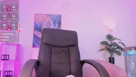 azahaara__ online show from March 10, 8:24 pm