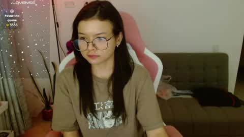 Azu  online show from April 30, 12:27 am