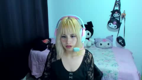 Azu Moure online show from October 24, 3:46 am