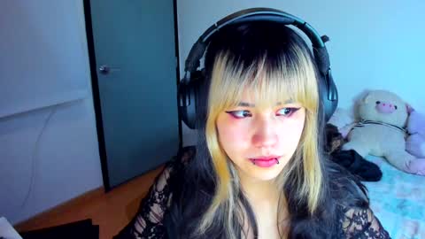 Azu Moure online show from January 14, 8:52 am