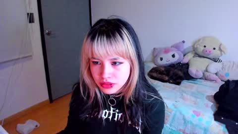 Azu Moure online show from December 12, 2:26 am