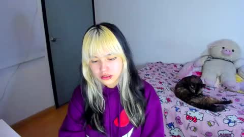 Azu Moure online show from March 9, 8:07 am