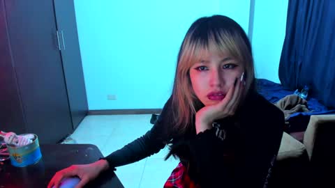 Azu Moure online show from January 6, 1:31 am