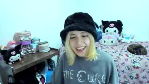 Azu Moure online show from September 15, 7:05 am